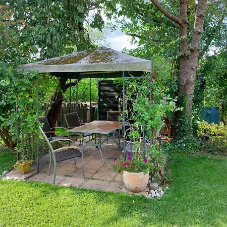 Reginas Ferienhaeuschen 펜션 *