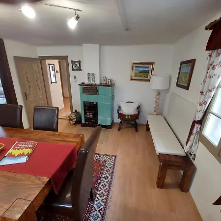 Reginas Ferienhaeuschen Holiday home Krieglach